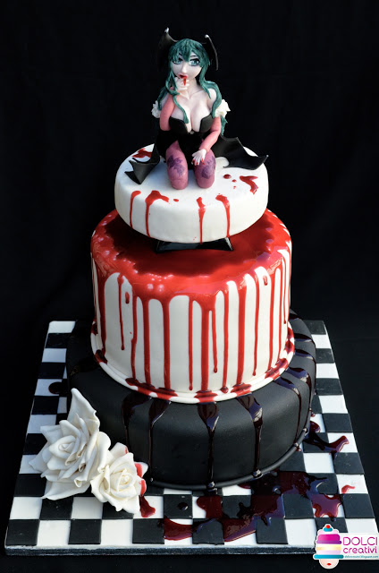 [Image: cake-morrigan-aensland-torta-halloween-sangue-1.jpg]